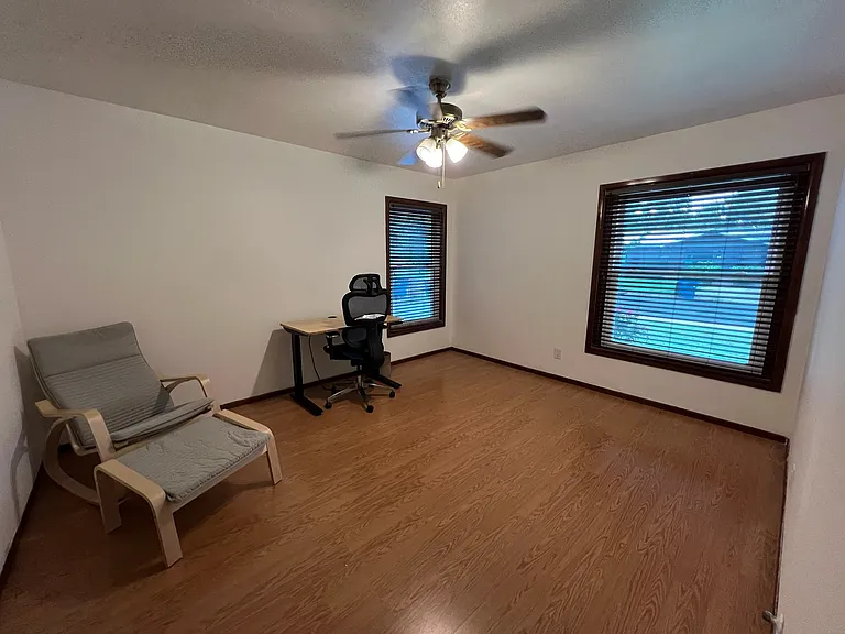 1318 Broadmoor Dr — Photo 6