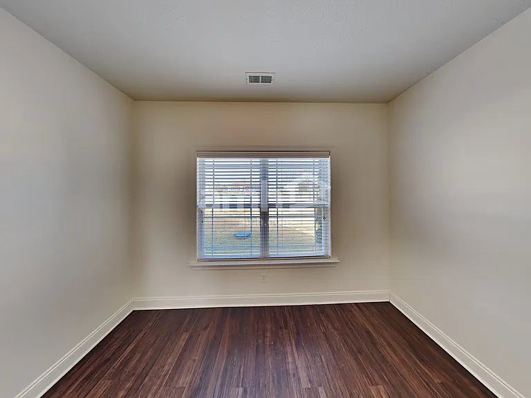572 Laurel Ln — Photo 21