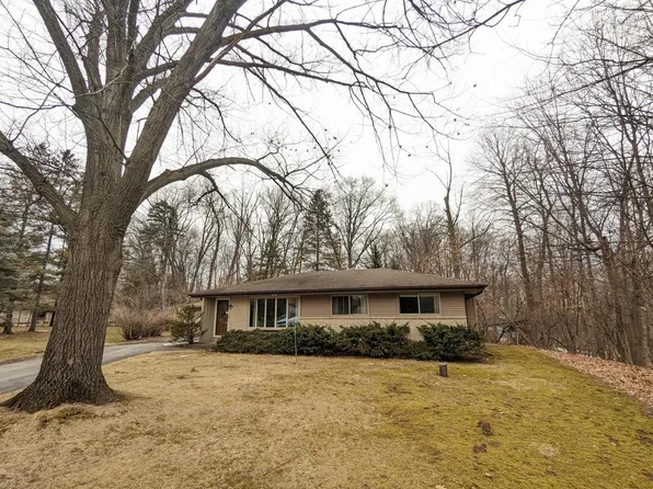 5860 South Vista DRIVE, New Berlin, WI 53151