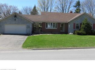 72 Hillside St, Presque Isle, ME 04769