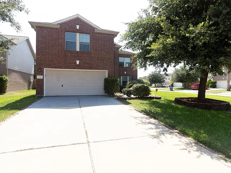 2202 Crossmill Ln — Photo 46