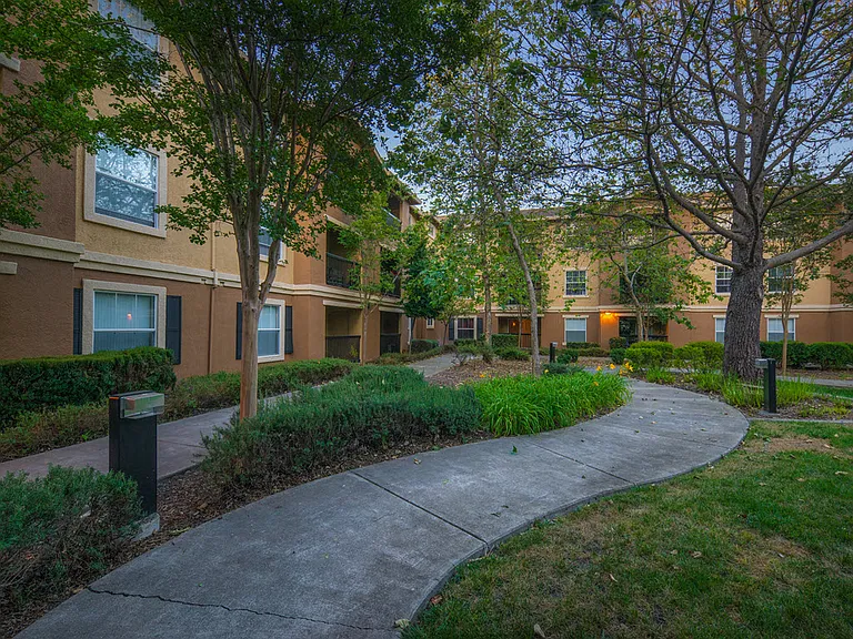 Vintage Chateau | Affordable 55+ Senior Apartments — Photo 6