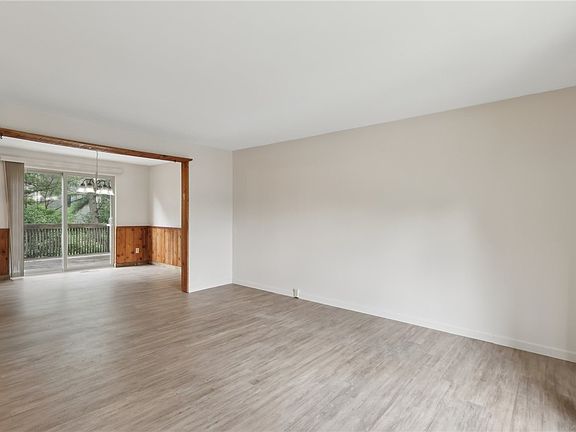 4th image of 207 Parkwood Dr