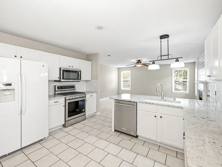 6330 N Glen Dr — Photo 12