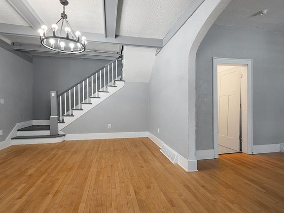 3rd image of 1553 Pierce Ave