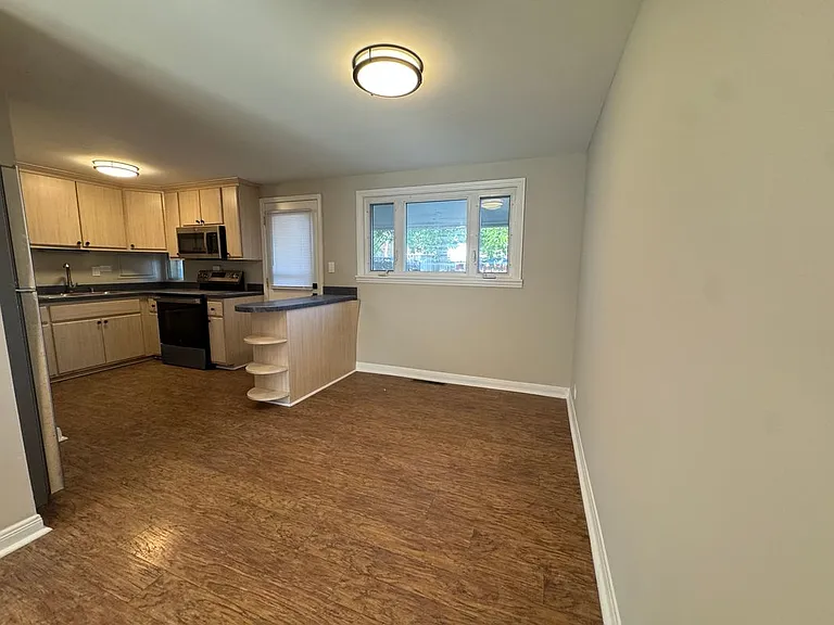 3820 Forest Ave — Photo 5