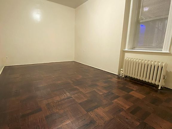 3rd image of 905 McLean Ave