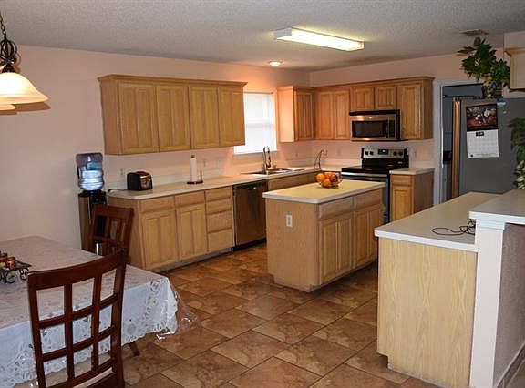 4th image of 8024 Berkshire Dr