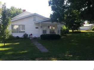 802 S 3rd St, Clarksville, MO 63336
