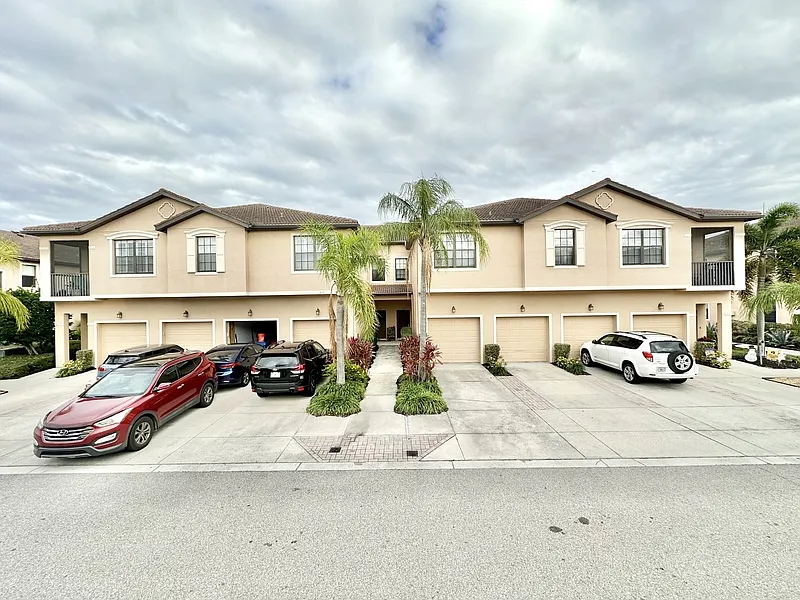 3 bed, 2.5 bath, 1776 sqft, $2,195 — Photo 3