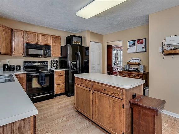 Kitchen with Center Island and Hardwood Flooring