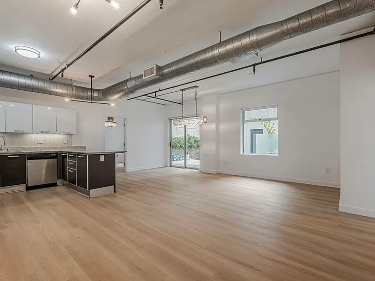 645 W 9th St #213 — Photo 9