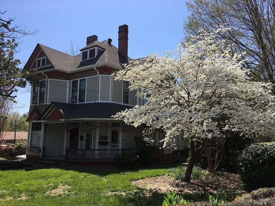 500 S Mendenhall St