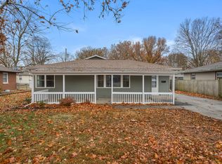 807 S Hamilton St, Monticello, IL 61856