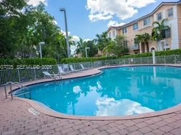 7070 NW 177th St APT 206-10, Hialeah, FL 33015