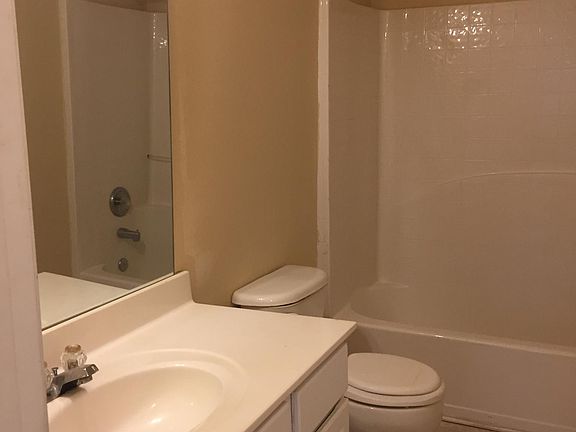 4th image of 57 Lakebrooke Ln