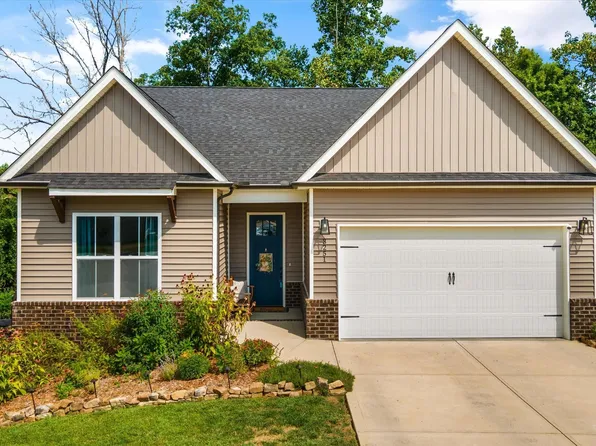 3251 Great Plains Ln, Knoxville, TN 37931