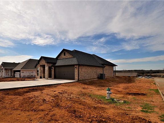 5th image of 2801 S Lillis Ln