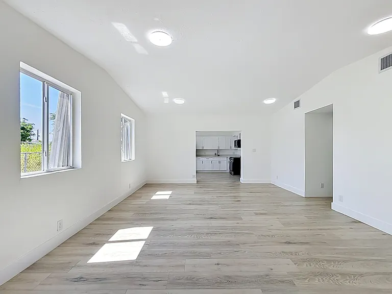 10235 SW 177th St — Photo 10