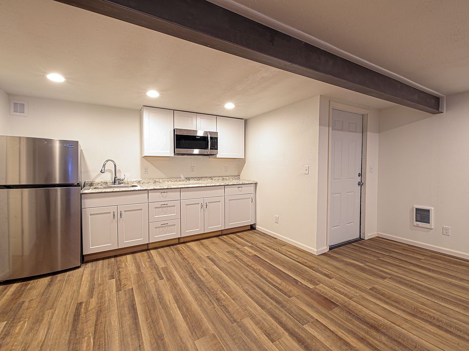 9832 Basement