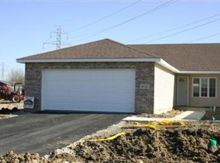 9117 Mathews St, Crown Point, IN 46307