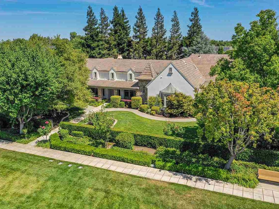 2nd image of 3131 Hutton Pl