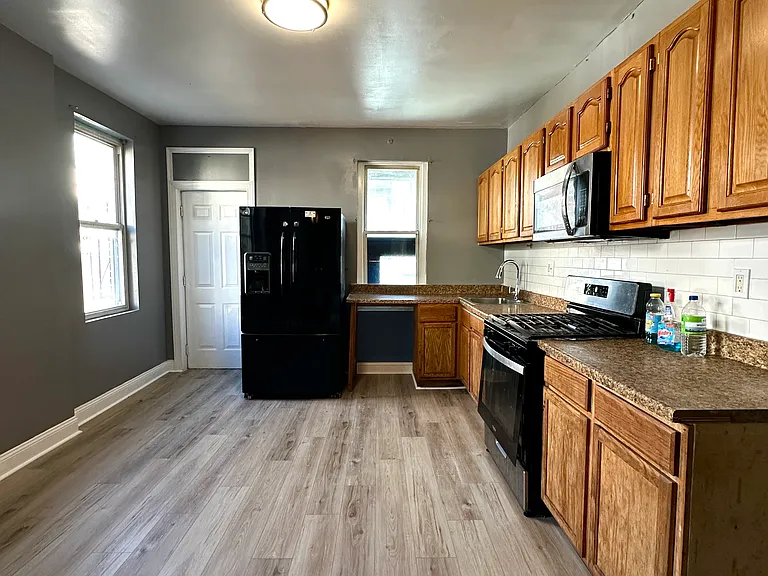 625 N Linwood Ave — Photo 2