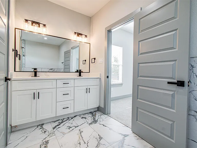 835 S Victory Dr — Photo 30
