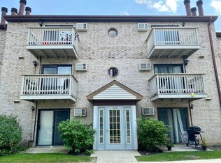 442 E Osage Ln APT 3B, Palatine, IL 60074