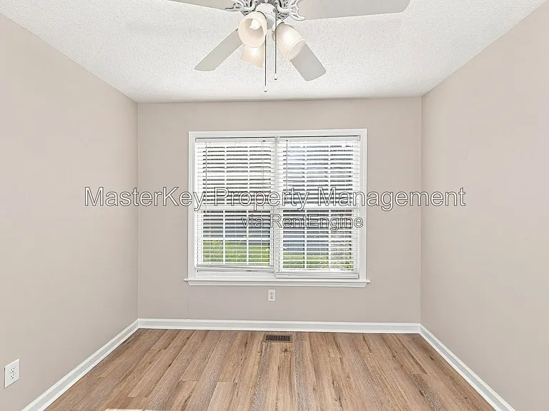 201 Harvester Dr — Photo 21