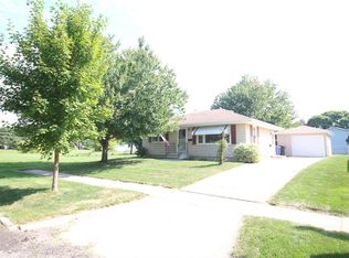 413 29th St NW, Cedar Rapids, IA 52405