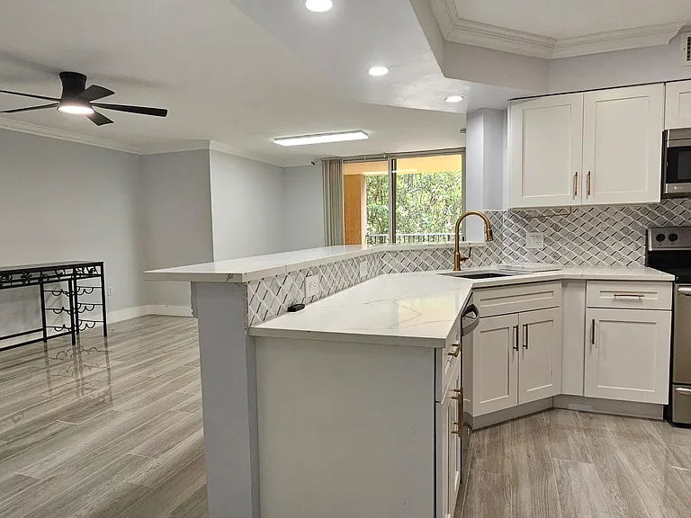 400 Scotia Dr #203 — Photo 33