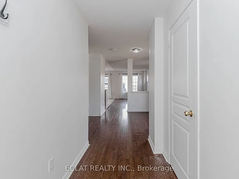 2 Lancaster Ct — Photo 5