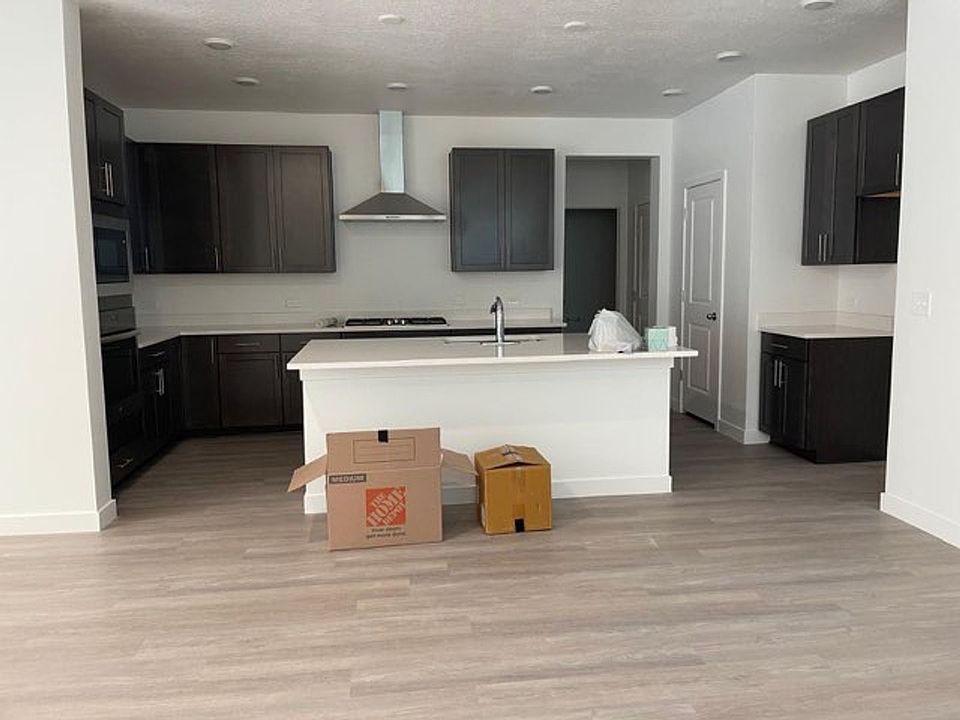 1st image of 1551 W Sparta Way