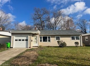 1697 Hawthorne Dr, Mayfield Heights, OH 44124
