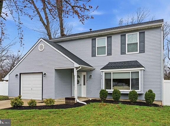 2nd image of 415 Acorn Rd