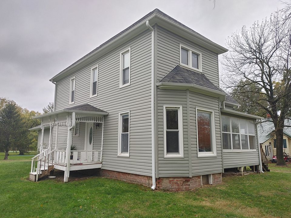 1st image of 300 E Elm St