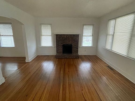4th image of 118 W Harrison Ave