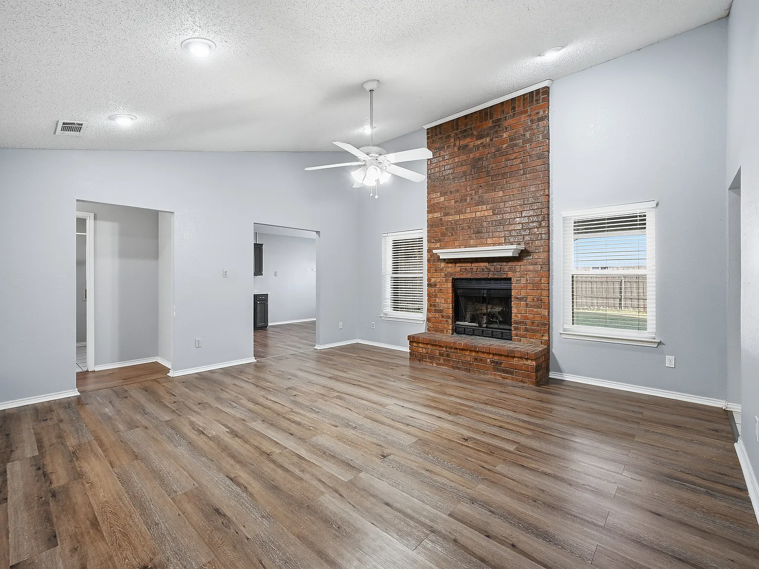 6421 Fairview Dr — Photo 2