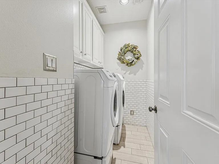 427 N Gate Stone — Photo 17