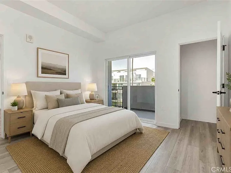 14810 Delano St #403 — Photo 4