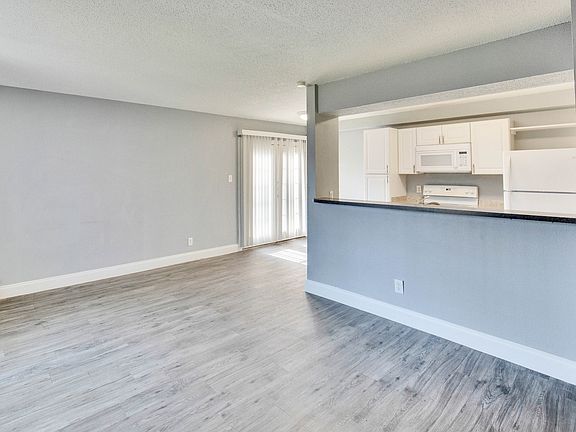 3rd image of 5808 Wellington Dr APT 2