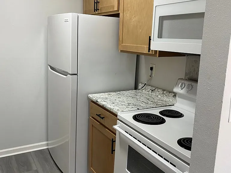 1313 Oakland Rd NE — Photo 5
