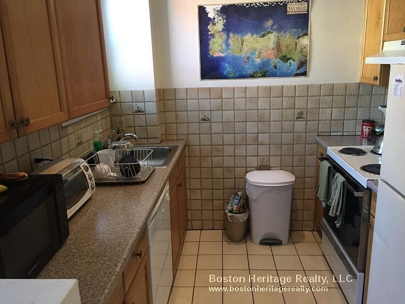 2nd image of 54 Gainsborough St #12