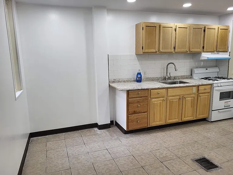 Eat-in Kitchen