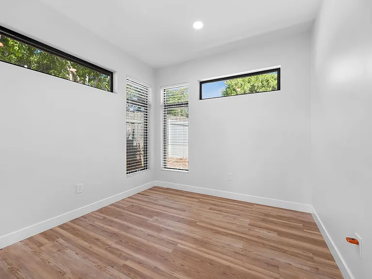 4522 68th St — Photo 13