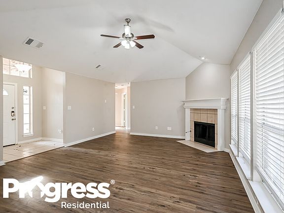 4th image of 313 Willow Creek Dr
