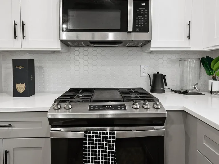 1704 Worms St — Photo 11