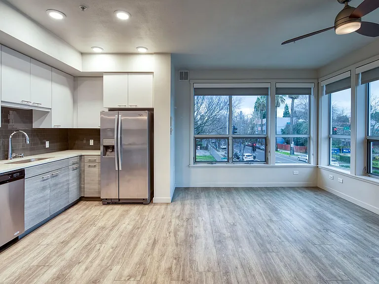 EVIVA Midtown Apartments — Photo 30