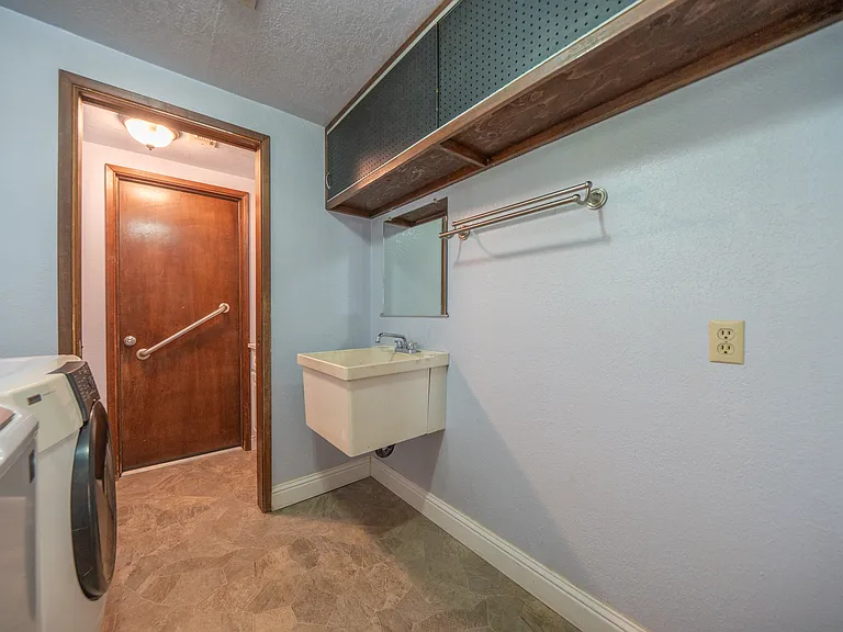 17659 Melwood Ln — Photo 39